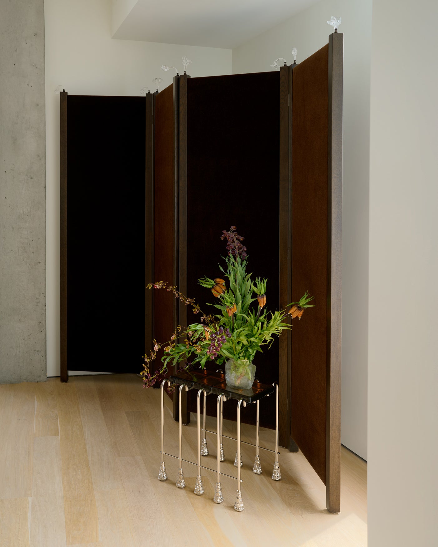 Sfondo Screen with Sbocciamo Glass Finials